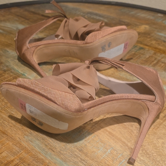 Chic Tan Ruffle Heels - Picture 5 of 6